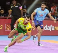 Sachin Tanwar in action against Bengal Warriors (Credits: PKL)
